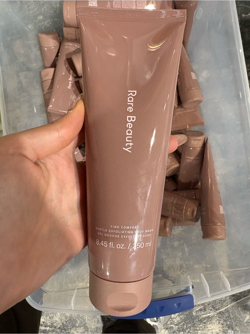 Rare Beauty Find Comfort Gentle Exfoliating Body Wash - mauve